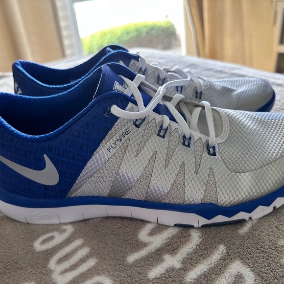 Nike Free Trainer 5.0 Kentucky Wildcats athletic shoe - Picture 7 of 16